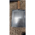 RECOGEDOR METAL CON MANGO GRANDE